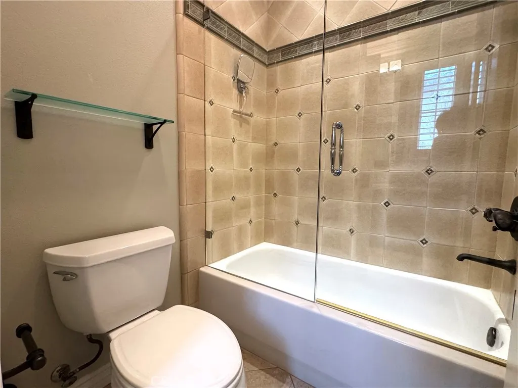 Additional image 21 of 19 Momento, Irvine, CA 92603