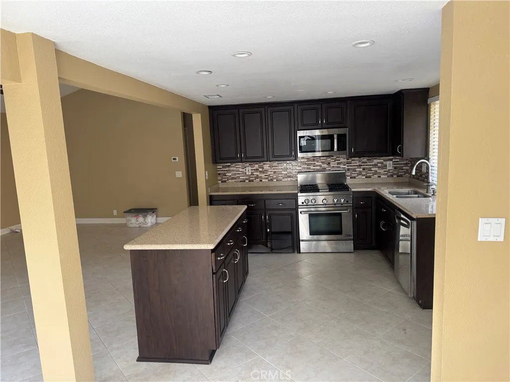 Additional image 7 of 6990 E Creek Side Ln, Anaheim, CA 92807