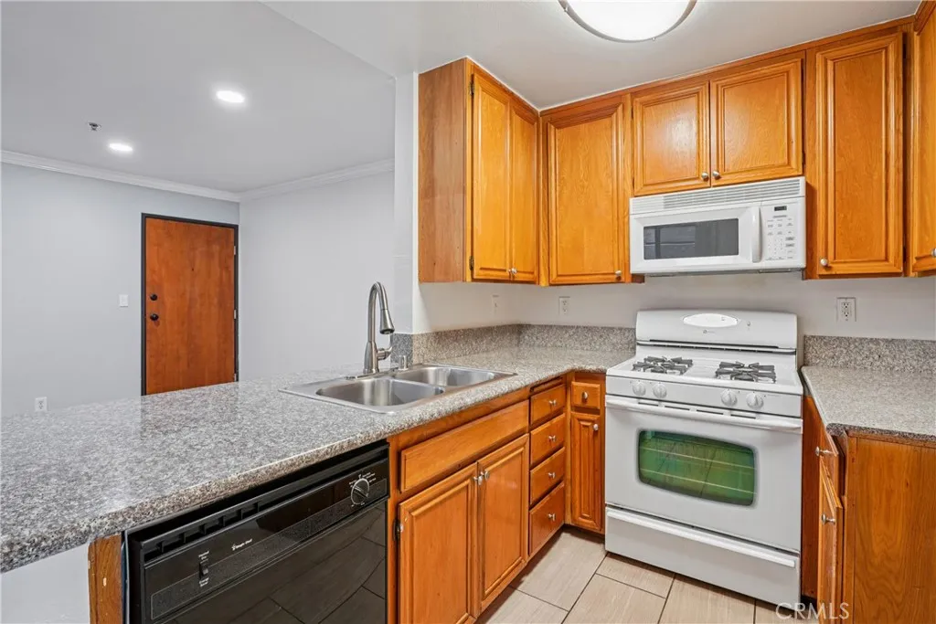 Additional image 7 of 11162 Camarillo St Unit 106, West Toluca Lake, CA 91602