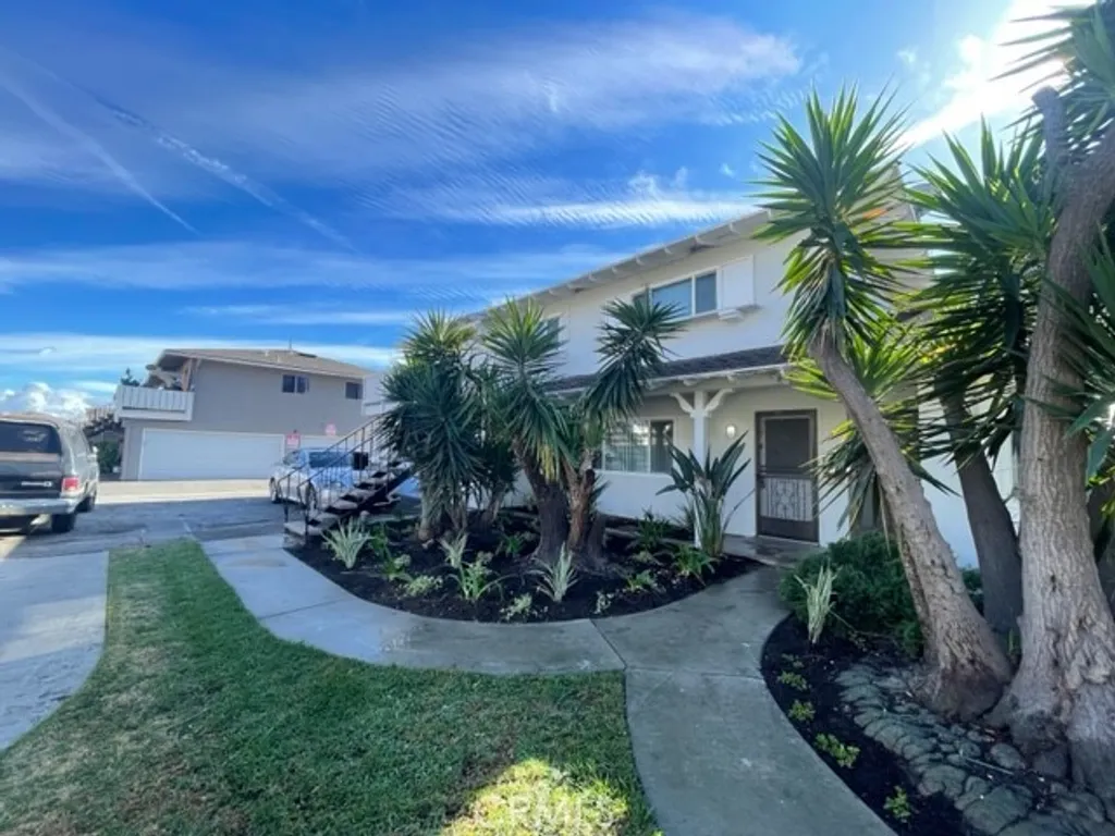 Additional image 3 of 16722 Goldenwest Street Unit 3, Huntington Beach, CA 92647