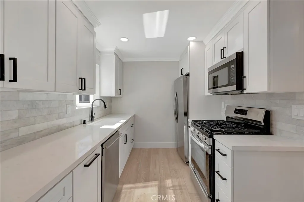 Additional image 5 of 209 13th Street Unit D, Huntington Beach, CA 92648