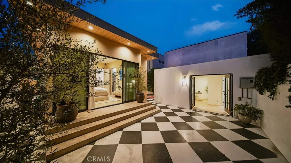 8840 Ashcroft Avenue, West Hollywood, CA 90048