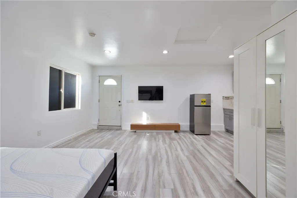 Additional image 3 of 19140 Hartland, Reseda, CA 91335