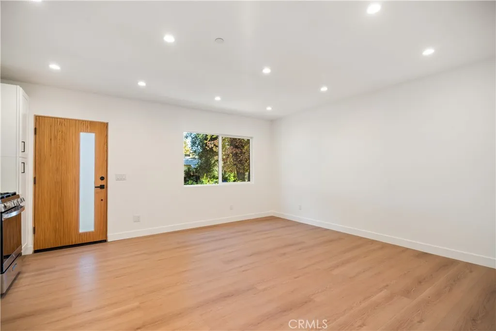 Additional image 19 of 6933 Jellico Avenue, Lake Balboa, CA 91406