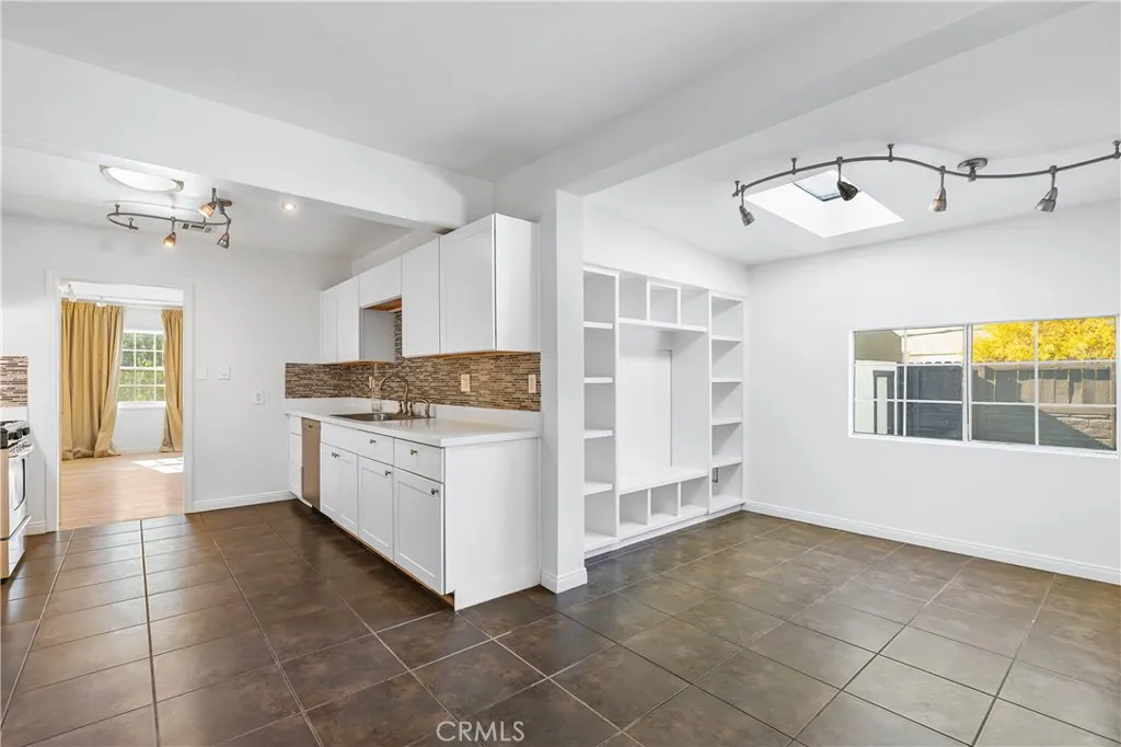 Additional image 5 of 17329 Burbank Boulevard, Encino, CA 91316