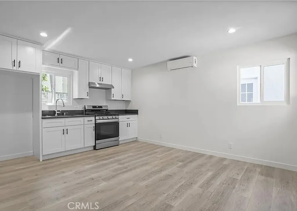 Additional image 3 of 8814 haskell Ave, North Hills, CA 91343