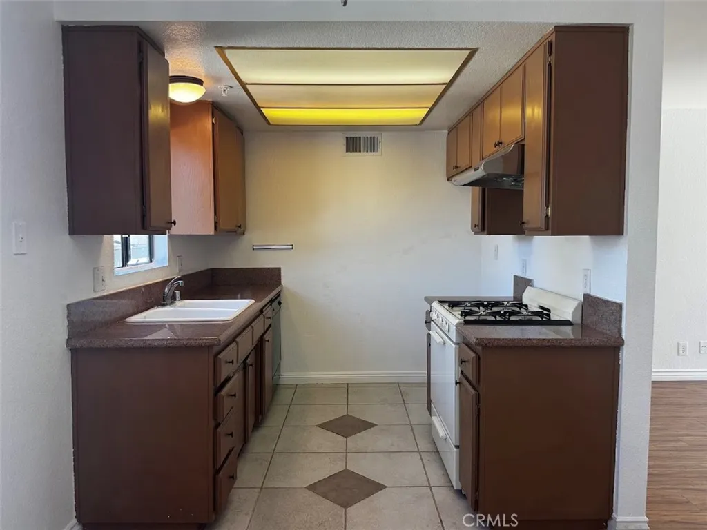 Additional image 9 of 77 N Holliston Avenue, Pasadena, CA 91106