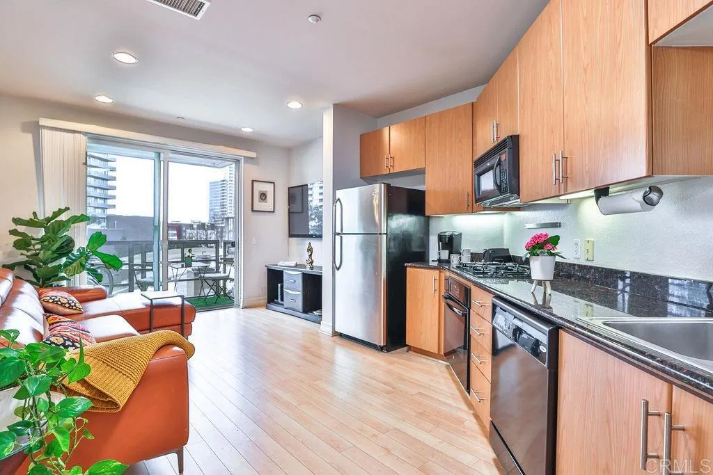 Additional image 33 of 1225 Island, San Diego, CA 92101