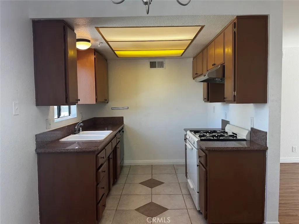 Additional image 11 of 77 N Holliston Avenue, Pasadena, CA 91106