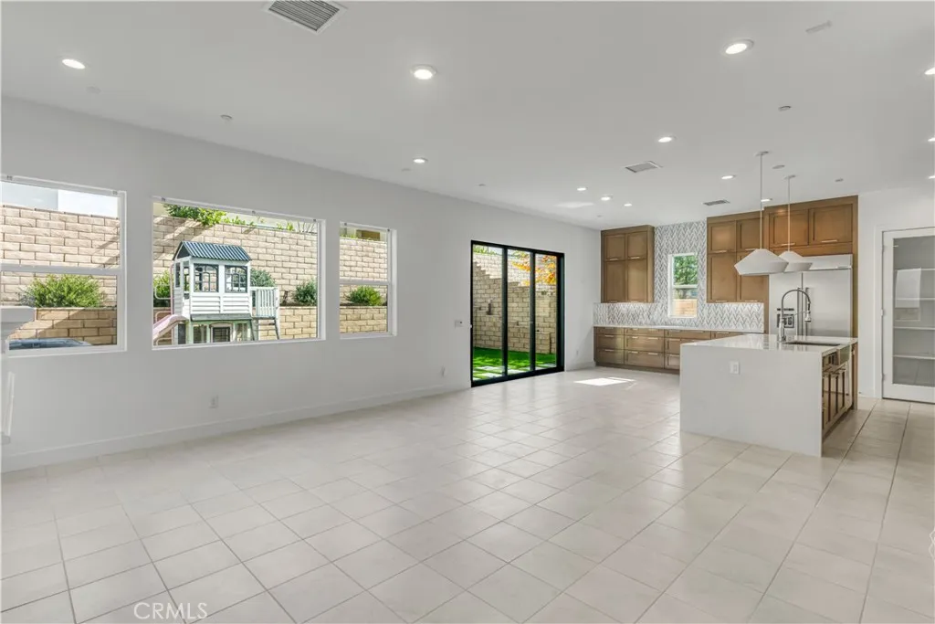 Additional image 6 of 19292 Merryweather Drive, Canyon Country, CA 91351