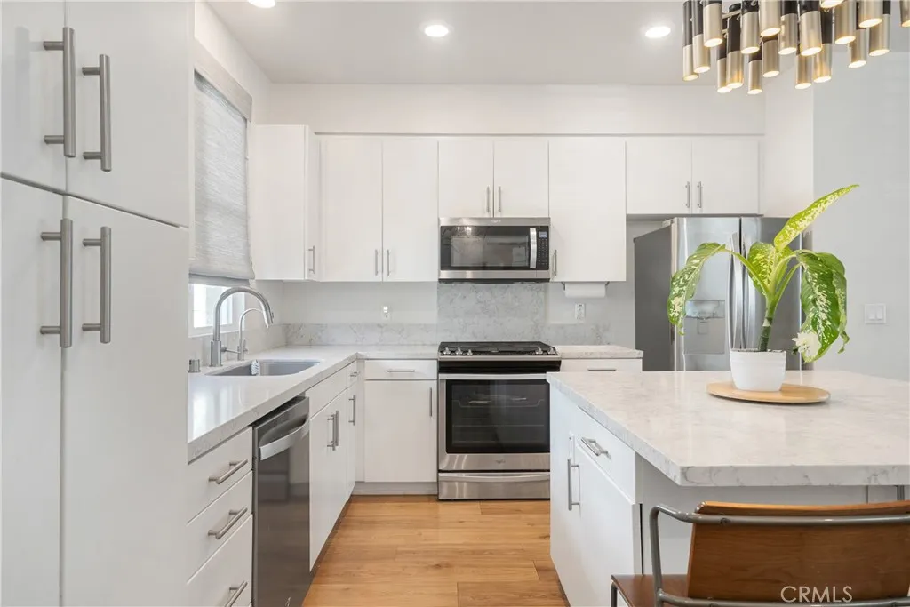 Additional image 4 of 2700 E.Chaucer Street Unit 2, Los Angeles, CA 90065