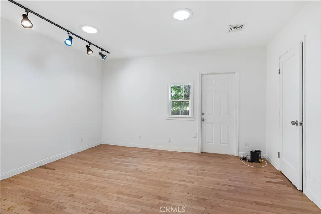 Additional image 29 of 17329 Burbank Boulevard, Encino, CA 91316