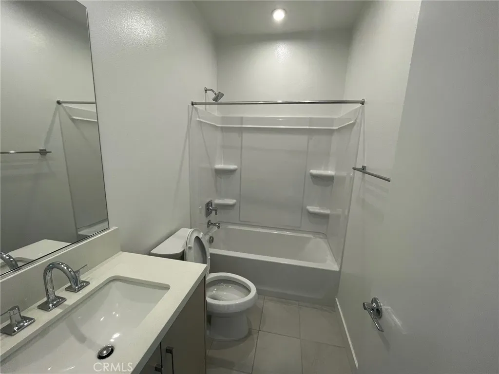 Additional image 15 of 691 S lyon Street, Santa Ana, CA 92705