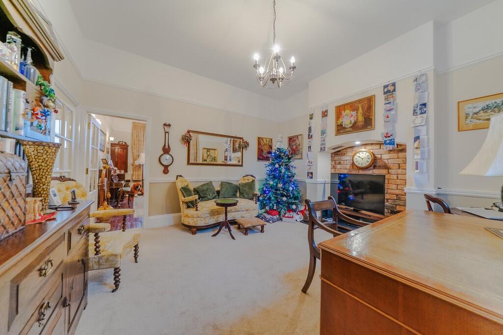 房产图片 15 - 埃奇巴斯顿，克拉伦登路