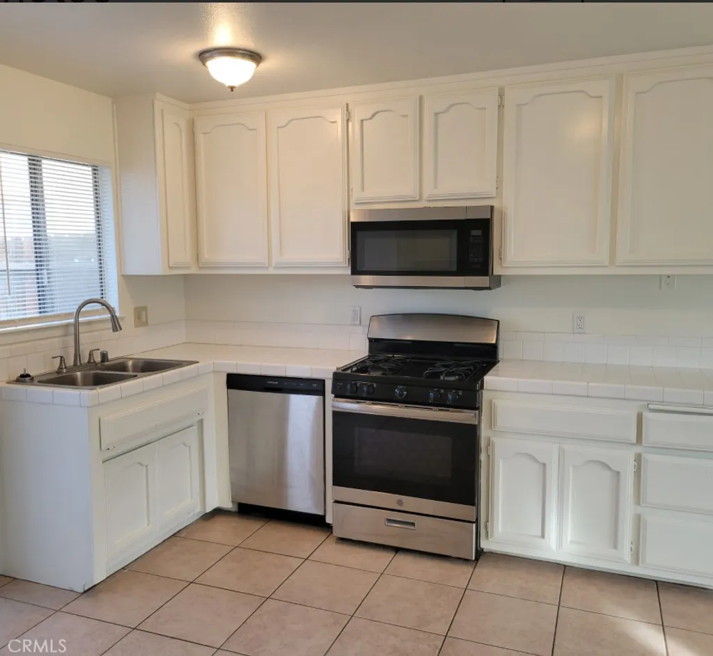 Additional image 5 of 16140 Tawney Ridge Ln Unit B, Victorville, CA 92394