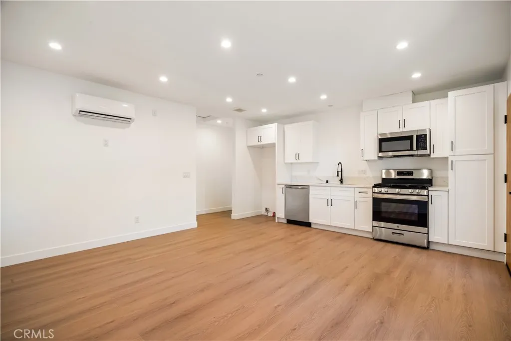 Additional image 17 of 6933 Jellico Avenue, Lake Balboa, CA 91406