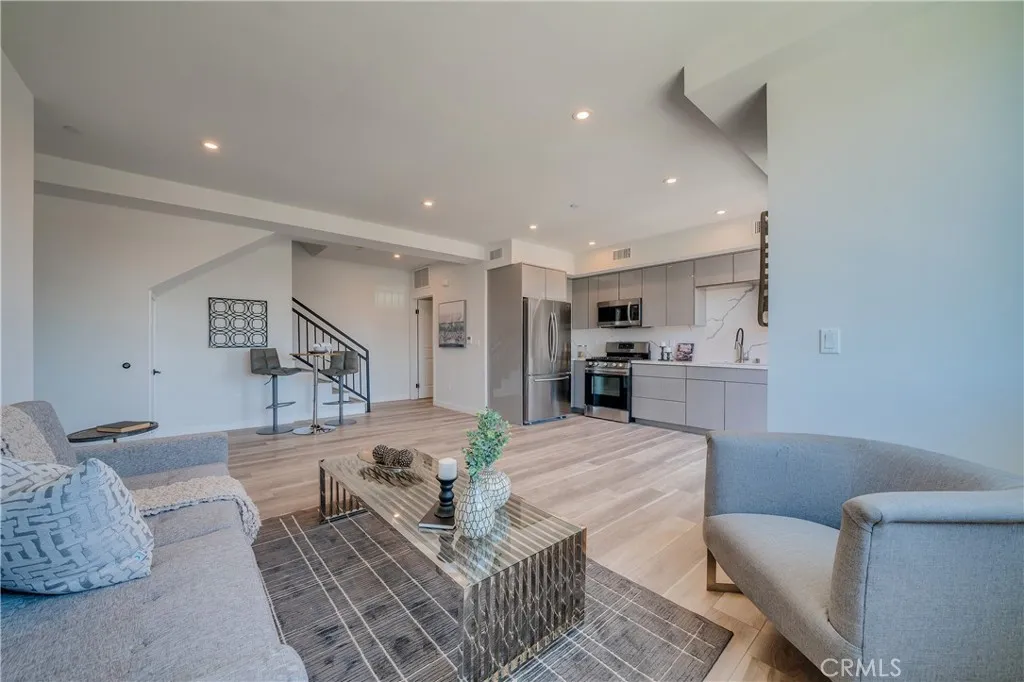 Additional image 18 of 7018 Alabama Avenue Unit 301, Canoga Park, CA 91303