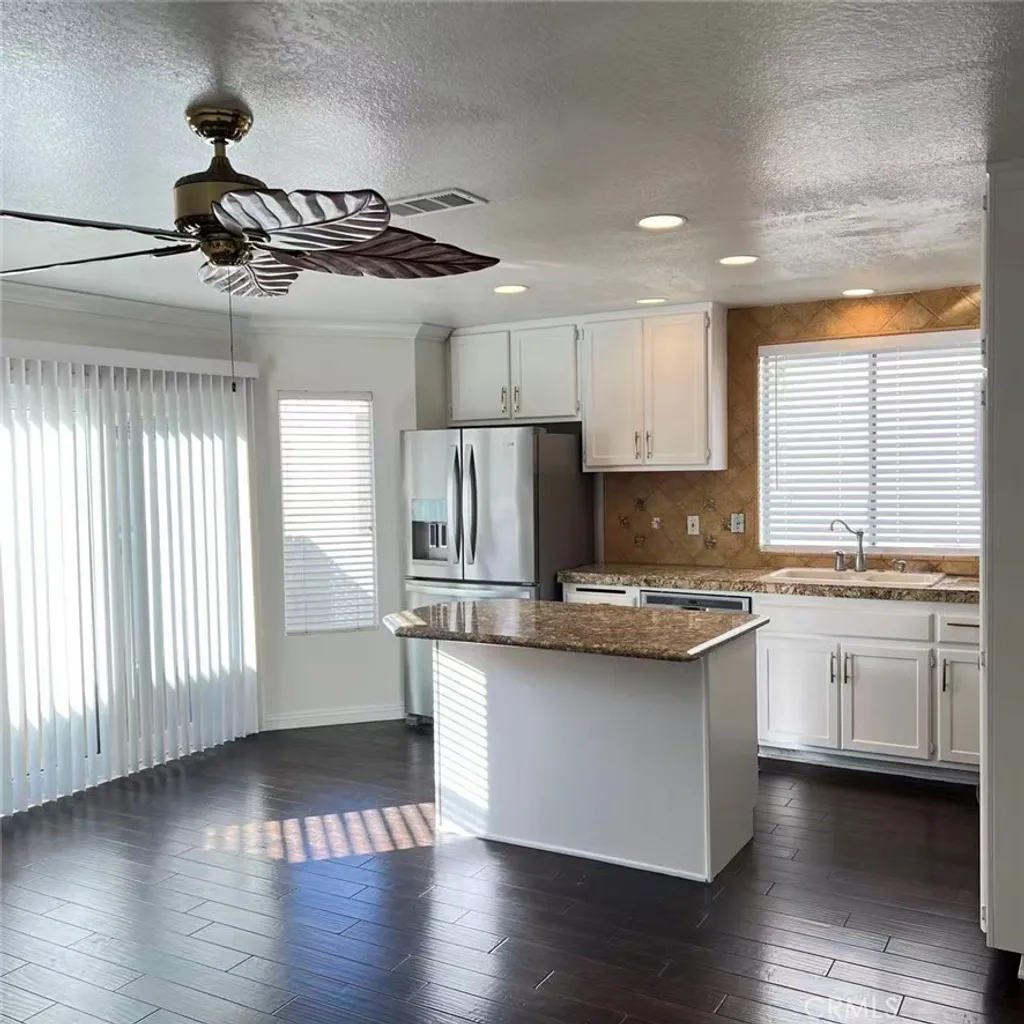 Additional image 5 of 585 Springbrook N, Irvine, CA 92614