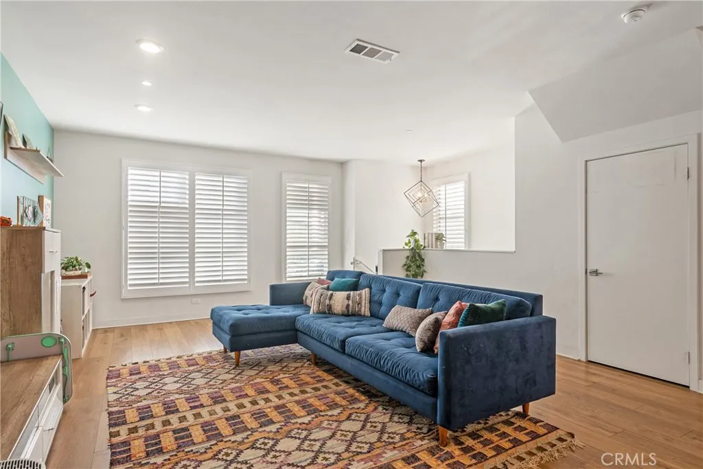 Additional image 102 of 2700 E.Chaucer Street Unit 2, Los Angeles, CA 90065