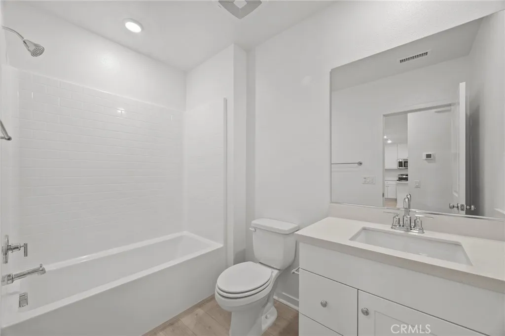 Additional image 25 of 980 N Tangent Privado Unit 202, Ontario, CA 91764