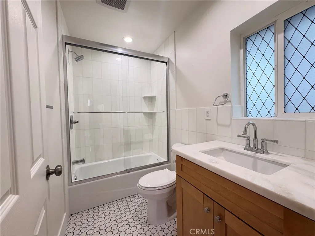 Additional image 15 of 1703 W 25th St, Los Angeles, CA 90018