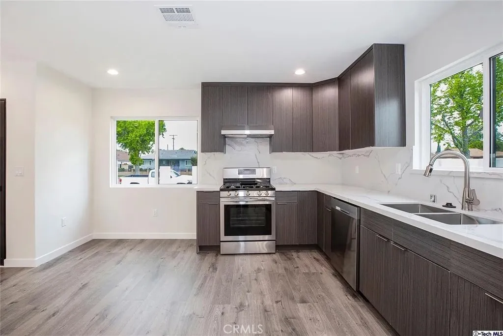 Additional image 7 of 10424 Woodley Avenue, Granada Hills, CA 91344