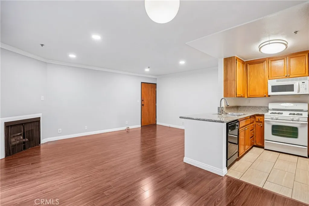 Additional image 27 of 11162 Camarillo St Unit 106, West Toluca Lake, CA 91602