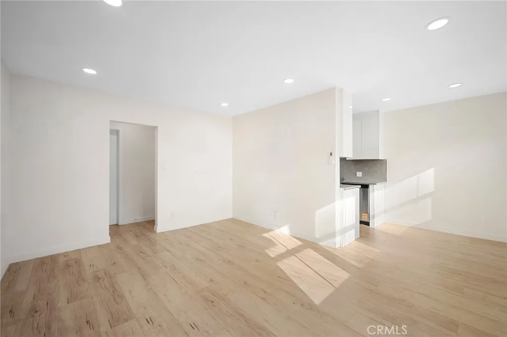 Additional image 4 of 10230 Silverton Unit 2, Tujunga, CA 91042