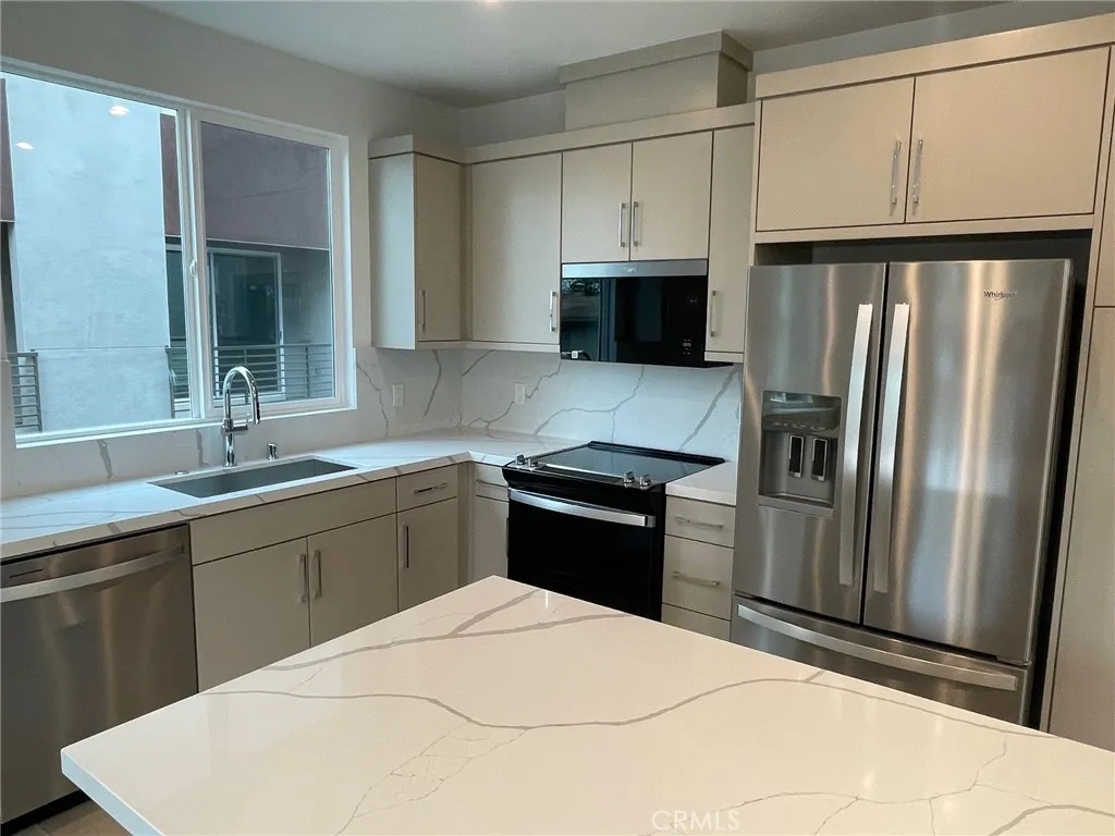 Additional image 12 of 691 S lyon Street, Santa Ana, CA 92705