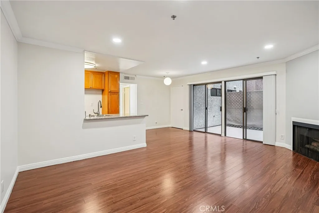 Additional image 3 of 11162 Camarillo St Unit 106, West Toluca Lake, CA 91602