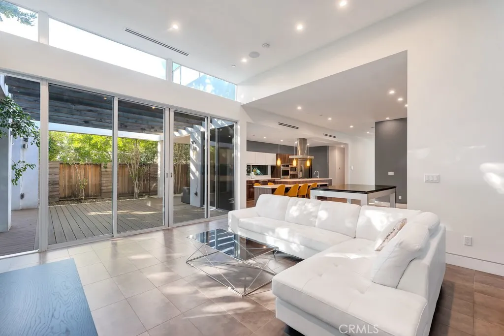 Additional image 21 of 16518 Moorpark Street, Encino, CA 91436