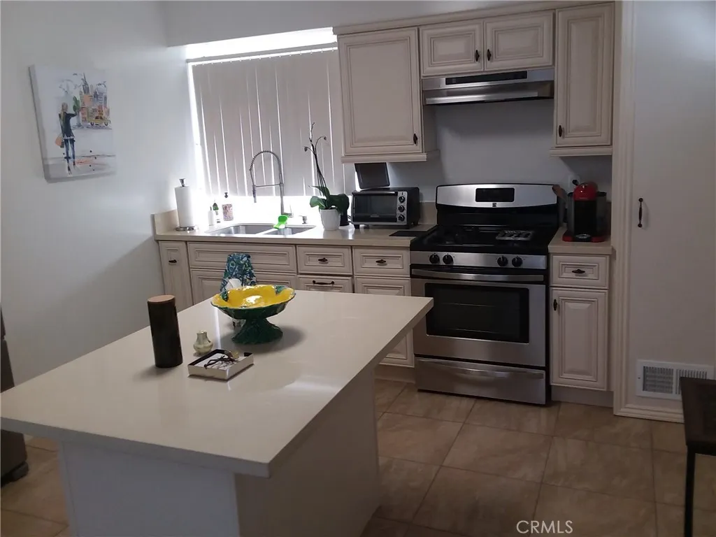 Additional image 2 of 3810 W Heffron Drive Unit B, Burbank, CA 91505