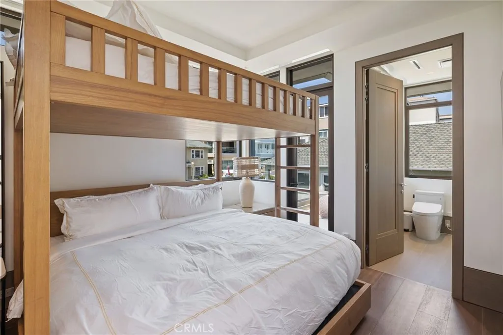 Additional image 119 of 716 The Strand, Manhattan Beach, CA 90266