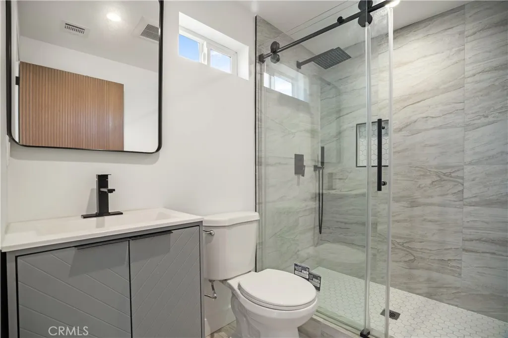 Additional image 10 of 6937 Jellico Avenue, Lake Balboa, CA 91406