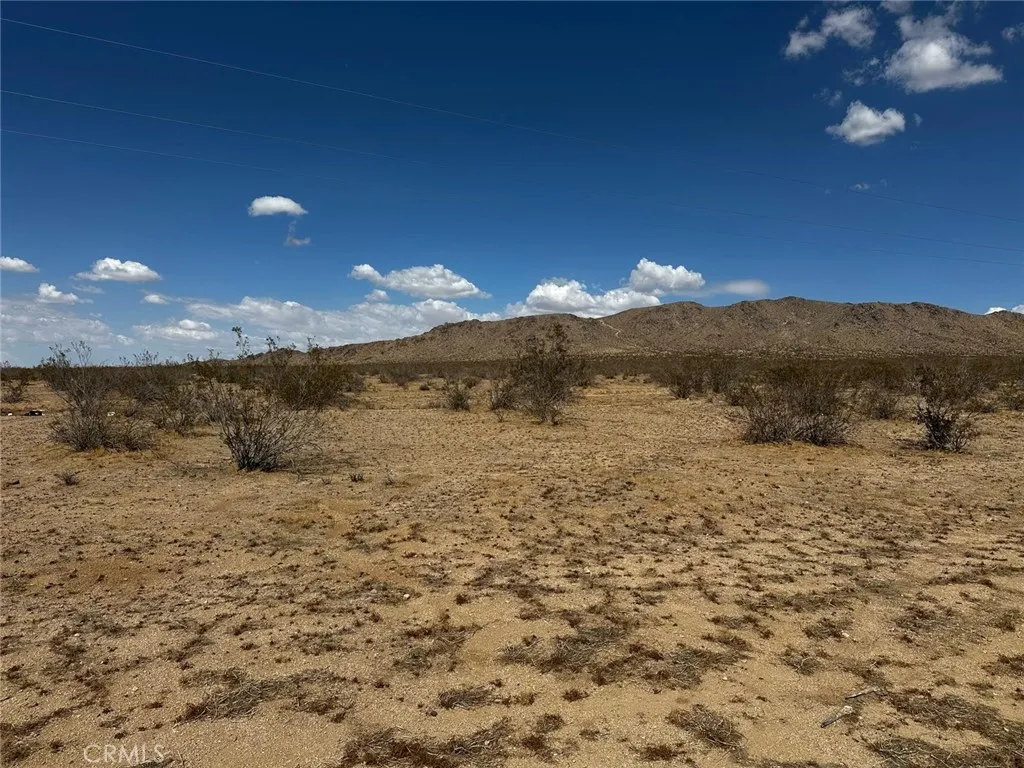 26 Pipeline, Lucerne Valley, CA 92356