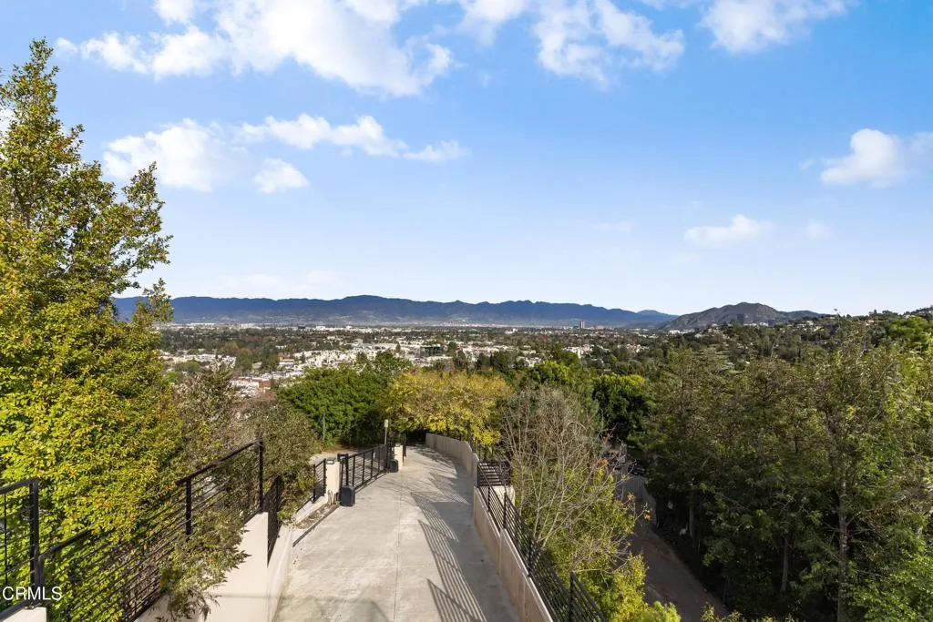 Additional image 102 of 12480 Viewcrest Road, Los Angeles, CA 91604