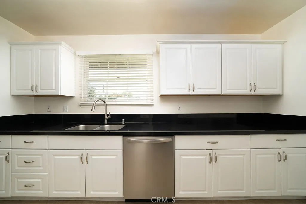 Additional image 11 of 2542 Vuelta Grande Ave, Long Beach, CA 90815