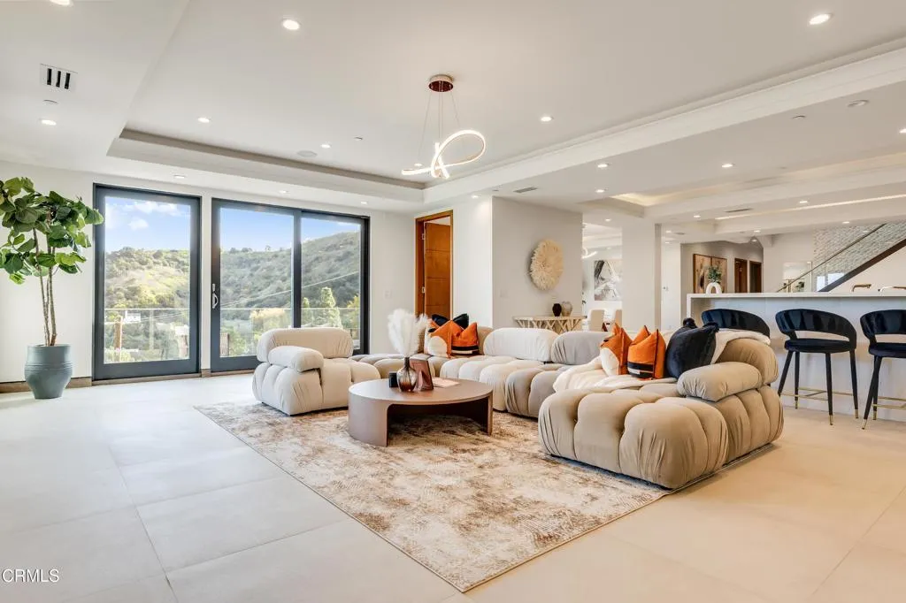 Additional image 2 of 12480 Viewcrest Road, Los Angeles, CA 91604