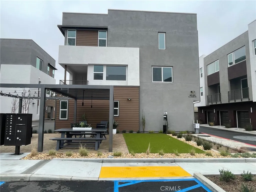 Additional image 20 of 691 S lyon Street, Santa Ana, CA 92705