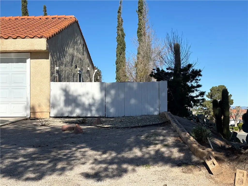 Additional image 3 of 547 W Avenue Q10, Palmdale, CA 93551