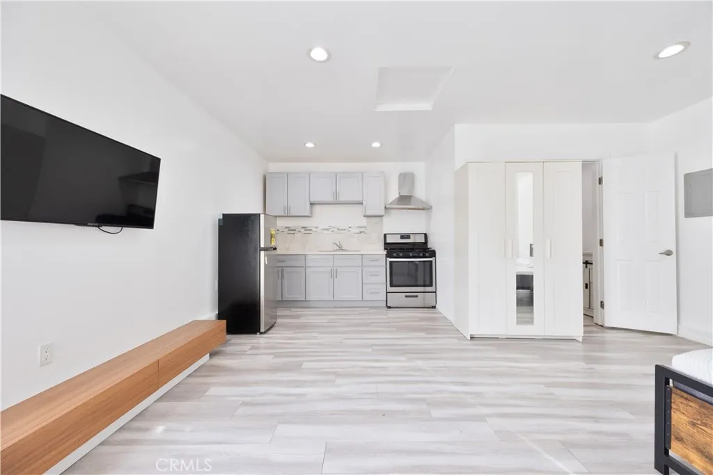 Additional image 8 of 19140 Hartland, Reseda, CA 91335