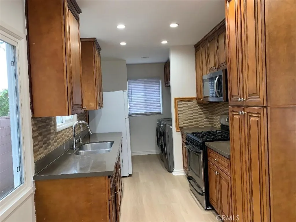 Additional image 21 of 18233 Welby Way, Reseda, CA 91335