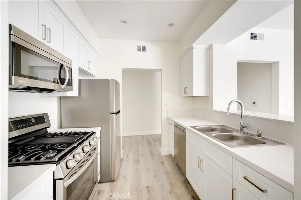 Additional image 10 of 14526 Hartland Street Unit 104, Van Nuys, CA 91405