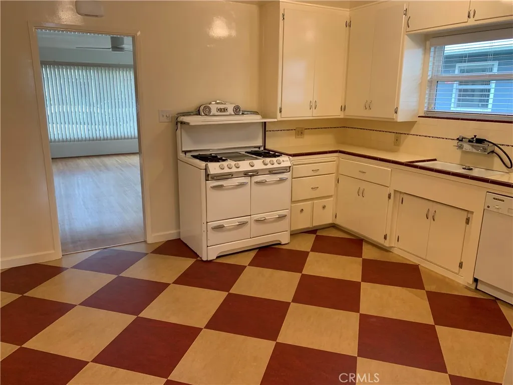 Additional image 16 of 216 Baltimore Ave, Huntington Beach, CA 92648