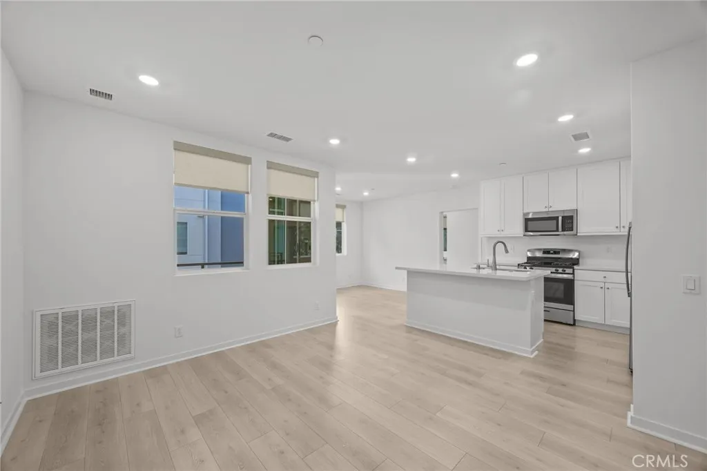 Additional image 38 of 980 N Tangent Privado Unit 202, Ontario, CA 91764