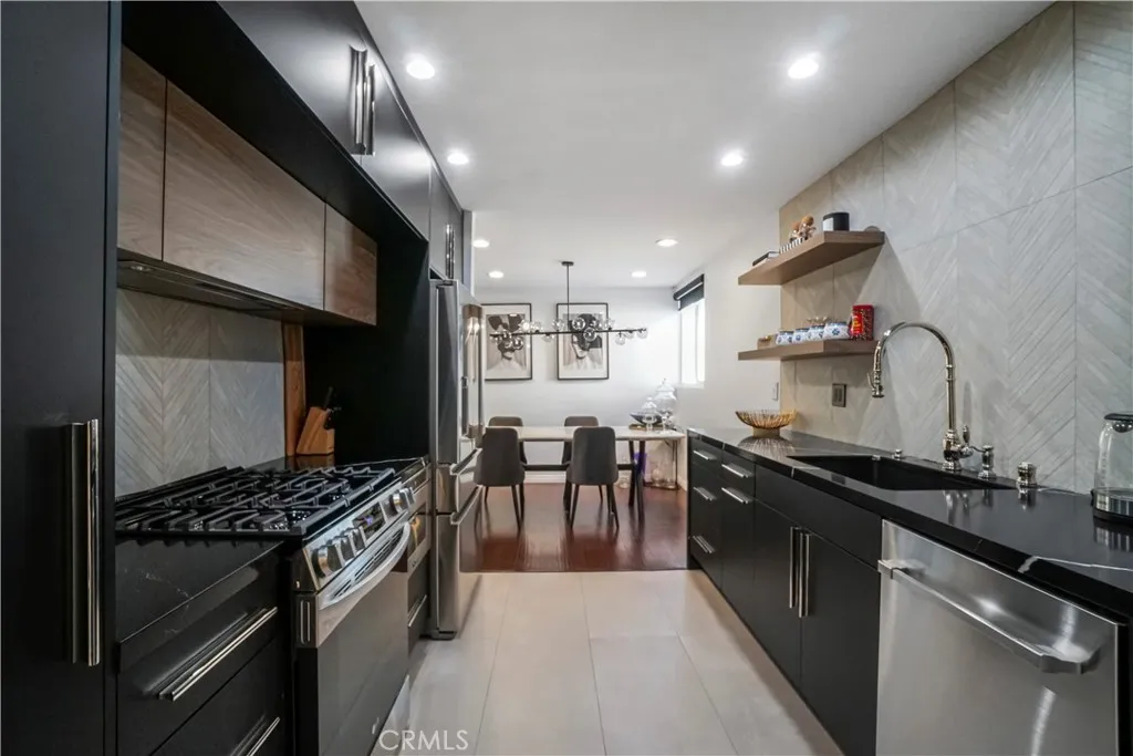 Additional image 6 of 22041 Costanso Street Unit 104, Woodland Hills, CA 91364