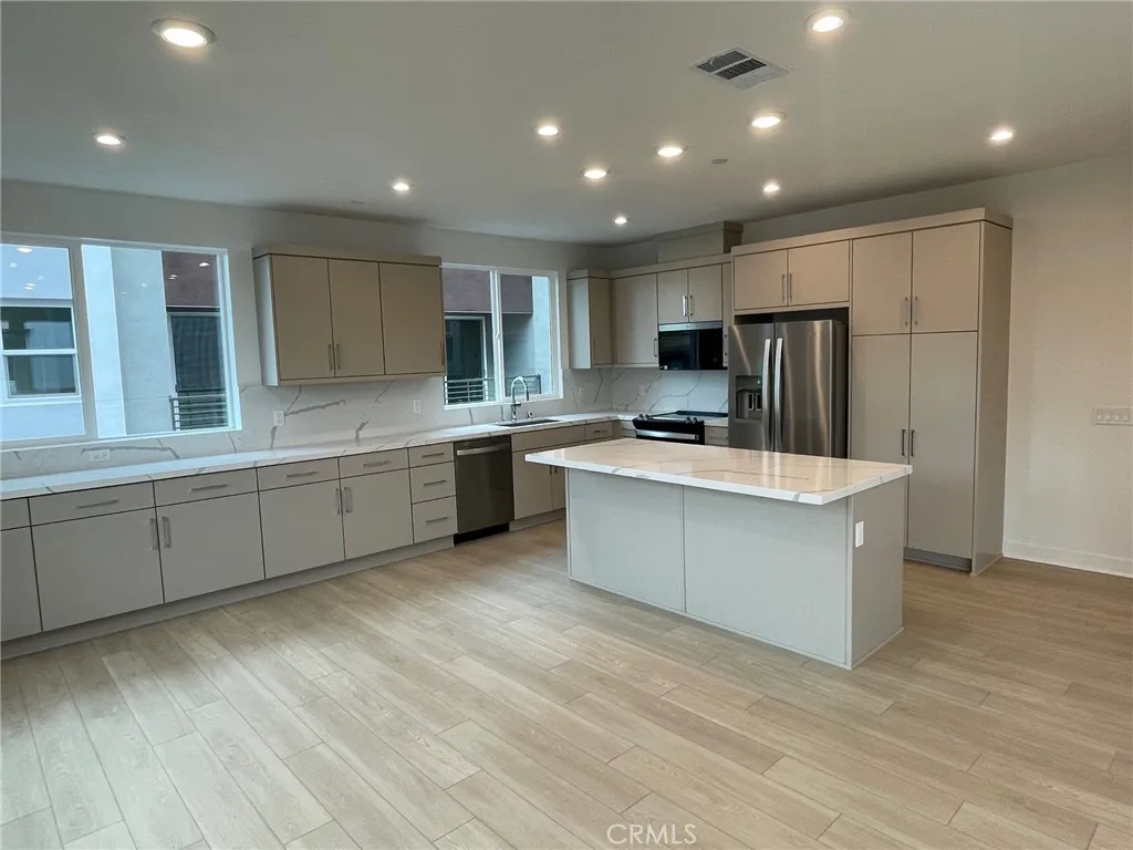 Additional image 26 of 691 S lyon Street, Santa Ana, CA 92705