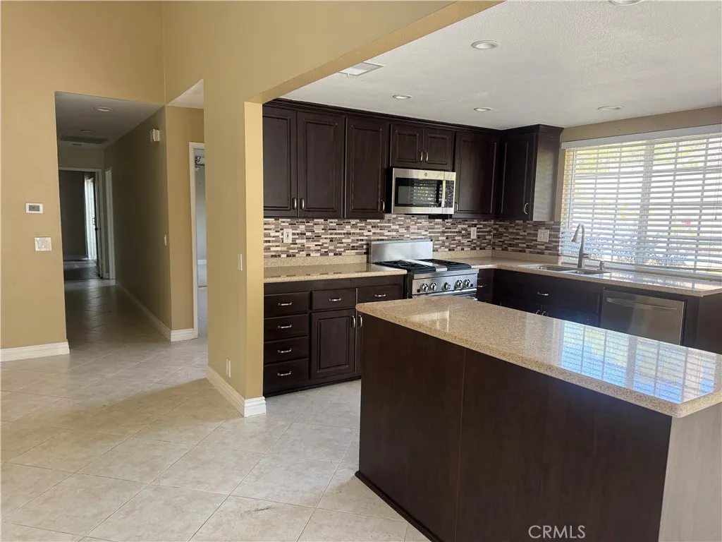 Additional image 11 of 6990 E Creek Side Ln, Anaheim, CA 92807