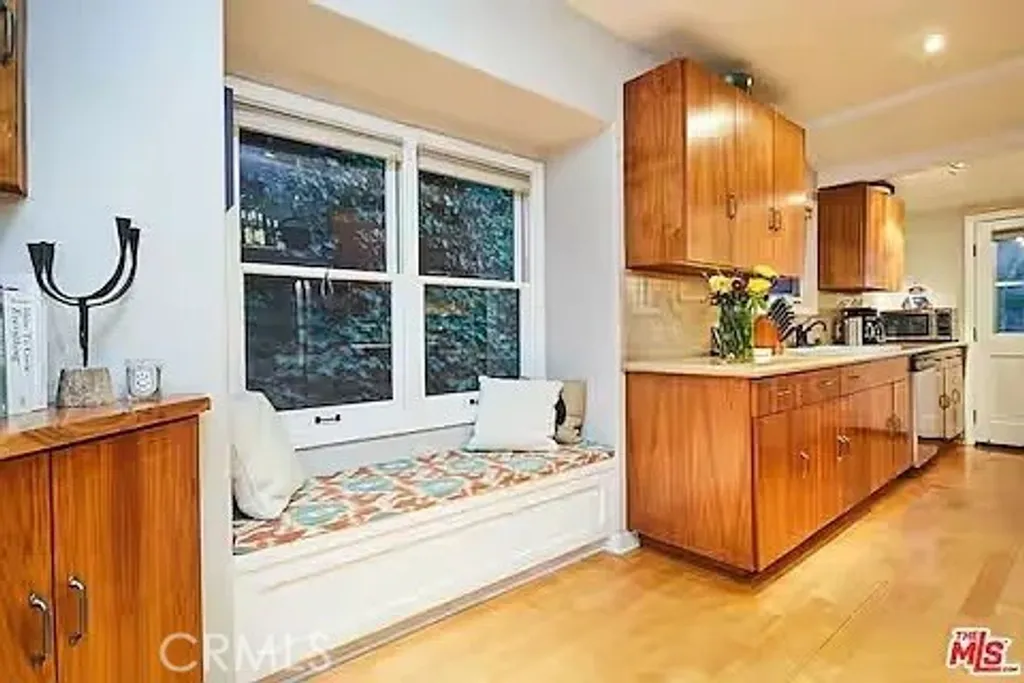 Additional image 10 of 2597 Dearborn, Los Angeles, CA 90068