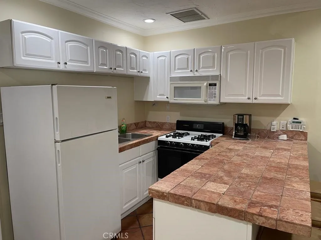 Additional image 15 of 4910 Brewster Dr Unit 2, Tarzana, CA 91356